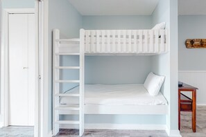 1 habitación, tabla de planchar con plancha, internet y ropa de cama