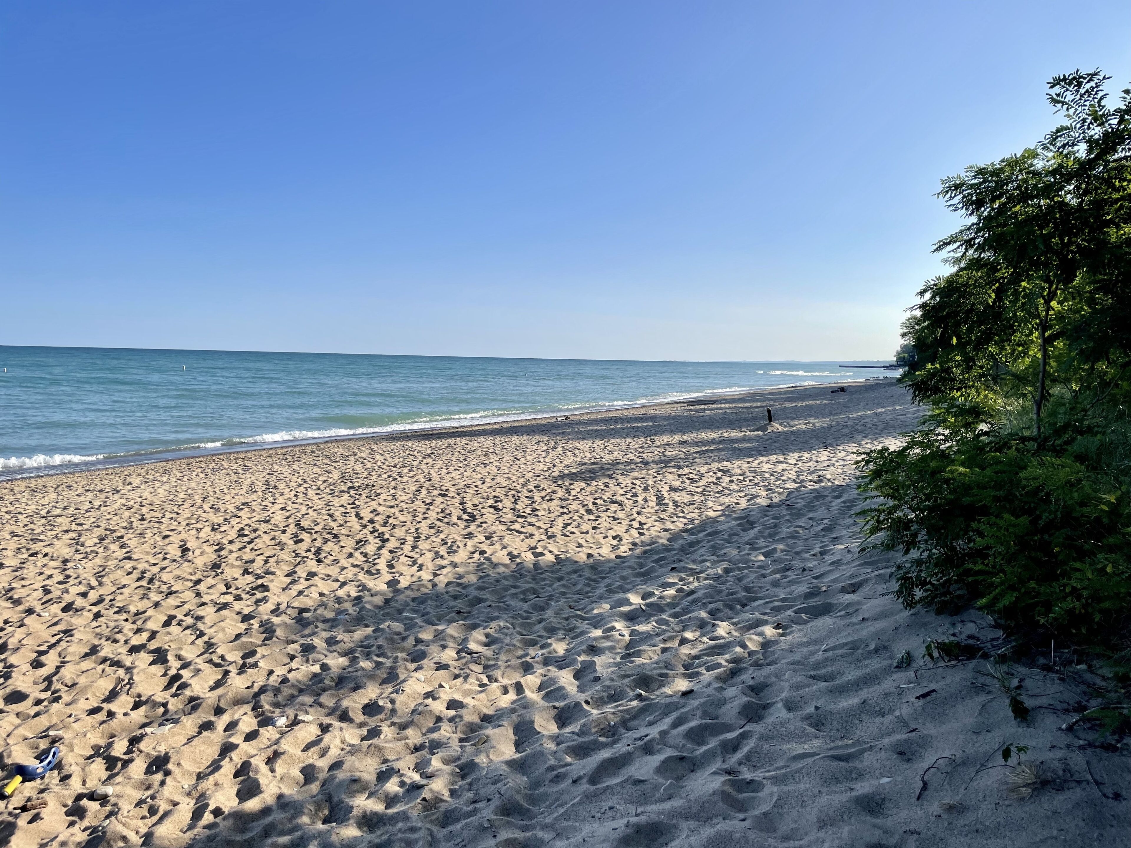 Nära stranden, solstolar och strandhanddukar