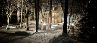 Private Forest Road to Upscale Lodge w/ Hot Tub, Sauna, Golf Cart, Bocci Court