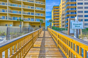 Property grounds - Beachfront Condo w/Jaw-Dropping Views, Shared Pool, Gym, Private Balcony (Orange Beach)