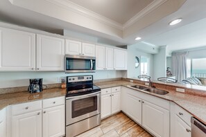 ثلاجة، ميكروويف، فرن، موقد طهي مسطح