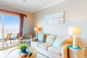 Fernseher, DVD-Player, Tischfußball, Bücher