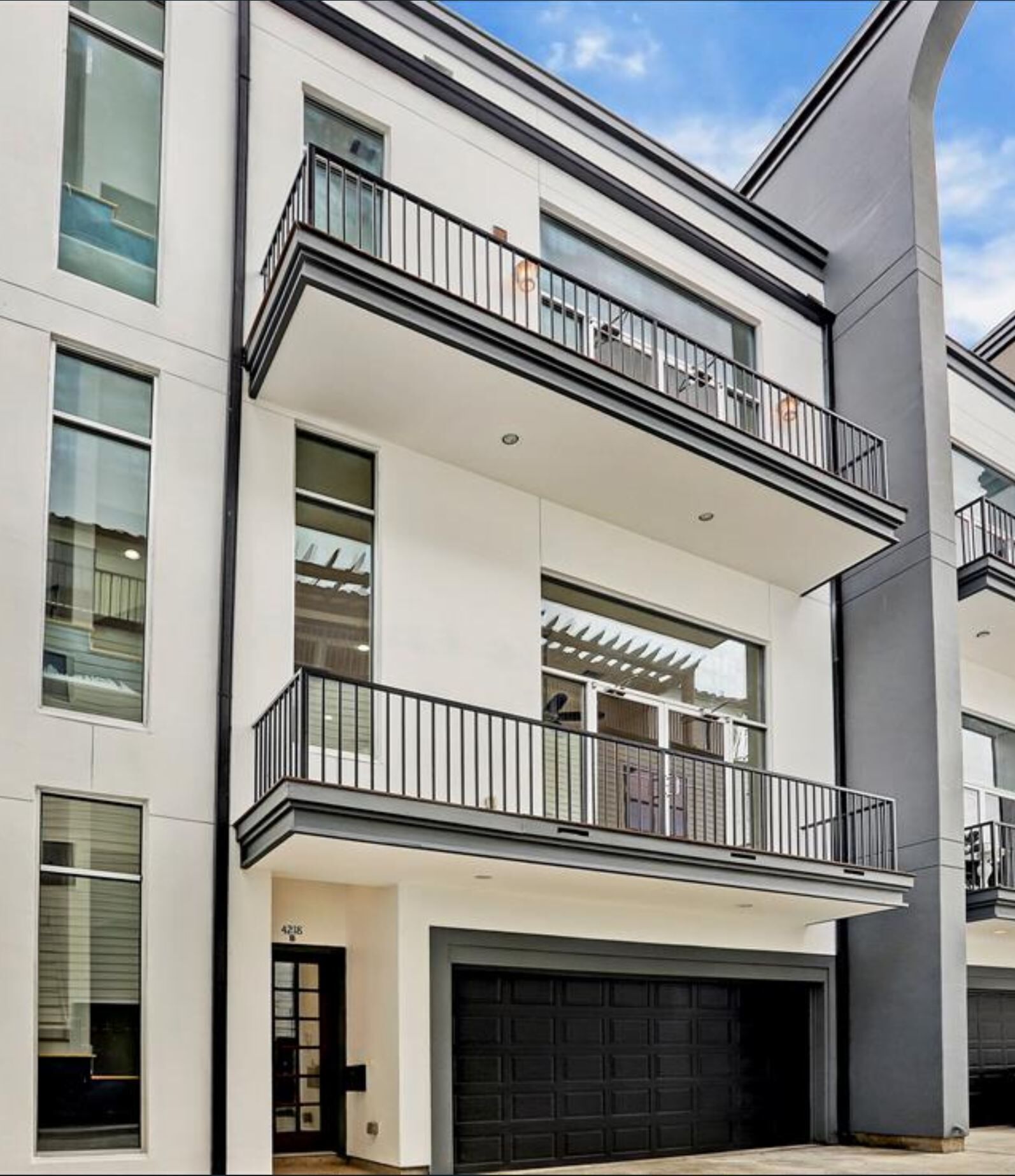 Centrally located Modern Beauty