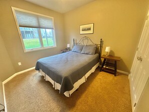 3 bedrooms, iron/ironing board, free WiFi, bed sheets - Fabulous Condo at Bridges Bay - Golden Gate #104 (Arnolds Park)