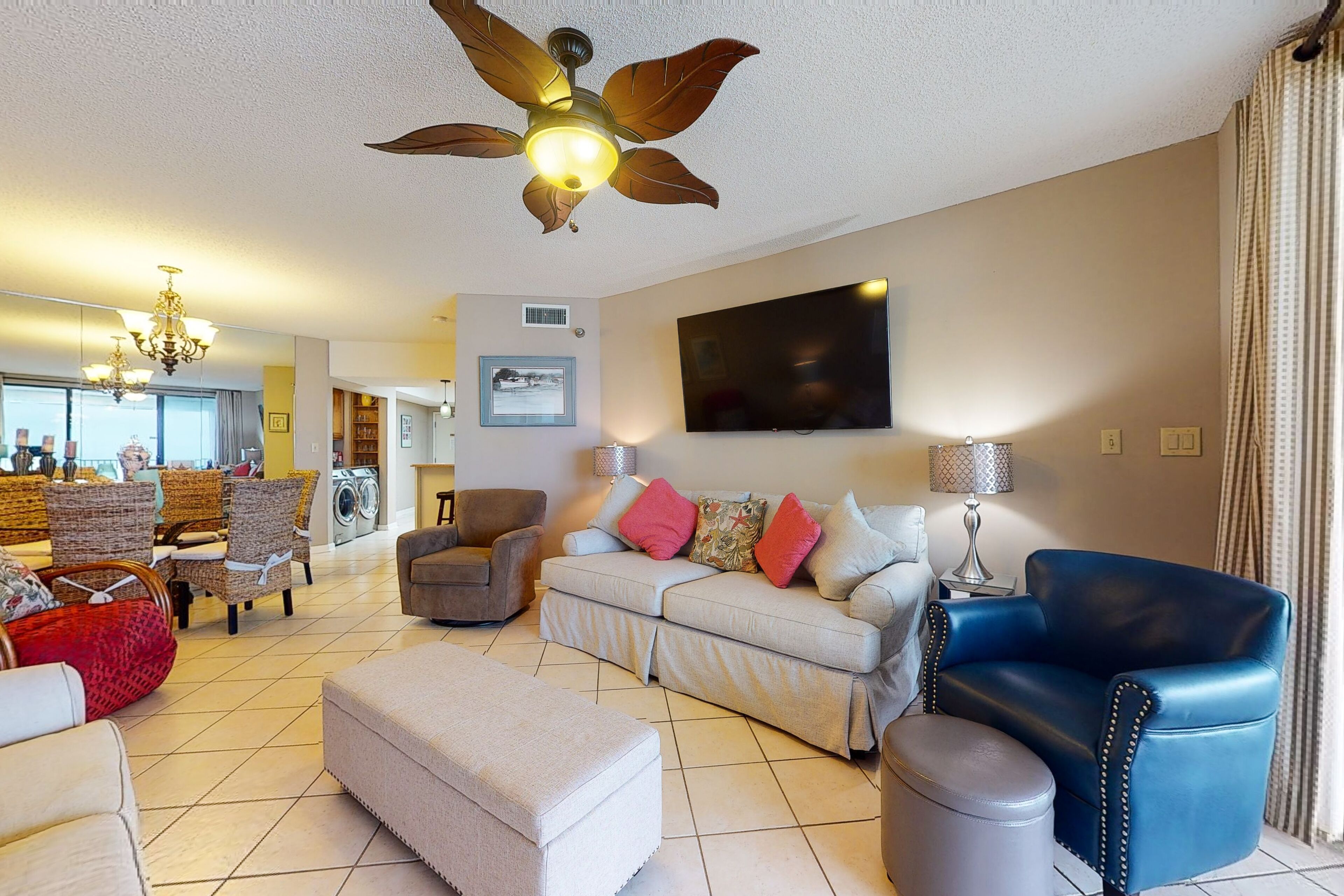 Beachfront 4th-Floor Condo w/Balcony, Shared Pool, Hot Tub, A/C, Views, Gym