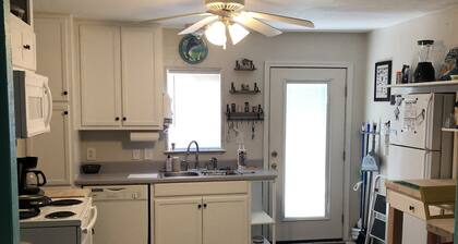 Anglers Landing LLC, Lots of beds, Boat Parking, Big/Private back Yard, Hot Tub