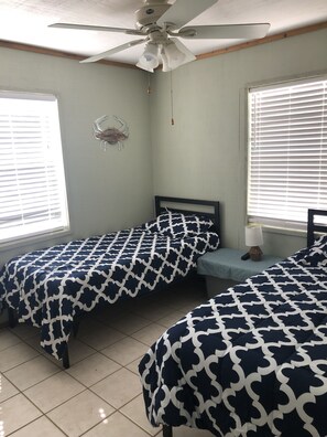3 bedrooms, desk, WiFi, bed sheets