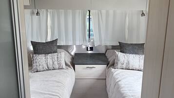 2 dormitorios, escritorio, wifi gratis y ropa de cama