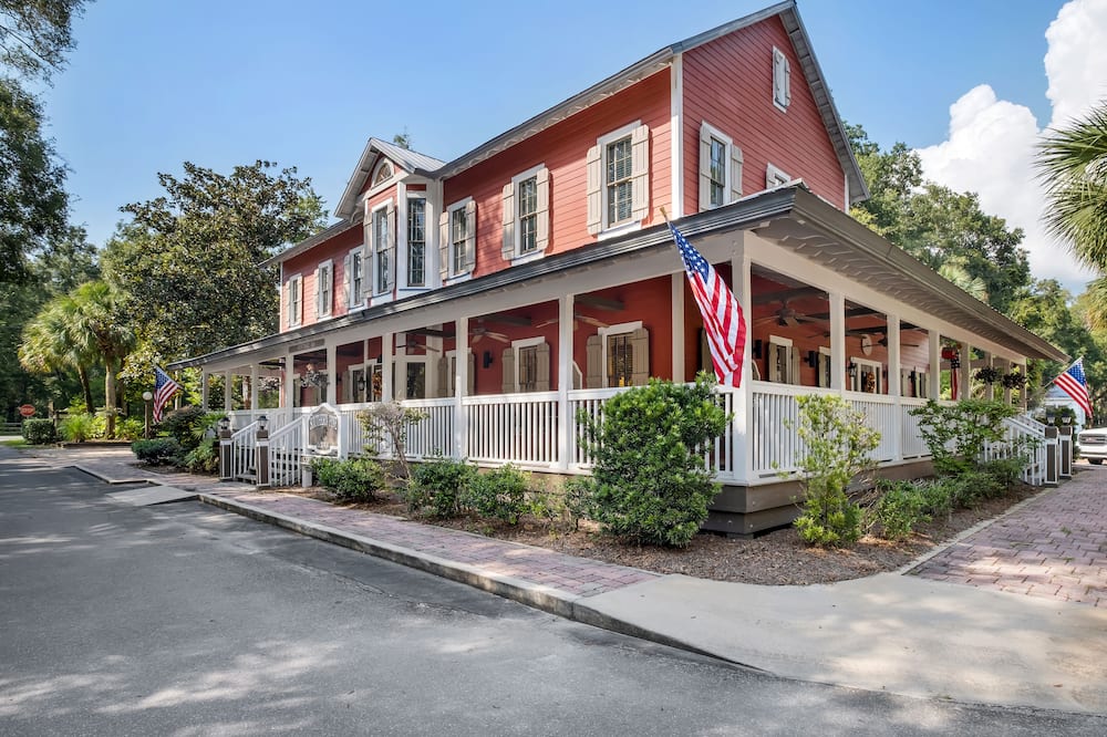 Beautiful Southern Pines Lodge in Steinhatchee Landing Resort