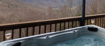 Maggie Valley Dream Home! Breathtaking Mountain Views, Luxury upgrades, Pets ok!