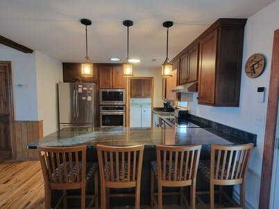 Maggie Valley Dream Home! Breathtaking Mountain Views, Luxury upgrades, Pets ok!