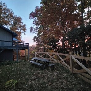Outdoor dining - Maggie Valley Dream Home! Breathtaking Mountain Views, Luxury upgrades, Pets ok! (Maggie Valley)