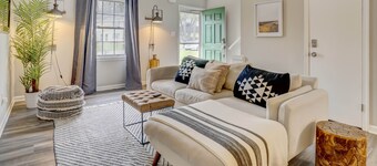 Clean & Cozy 2Bdm/1.5B Townhouse, Great Location!