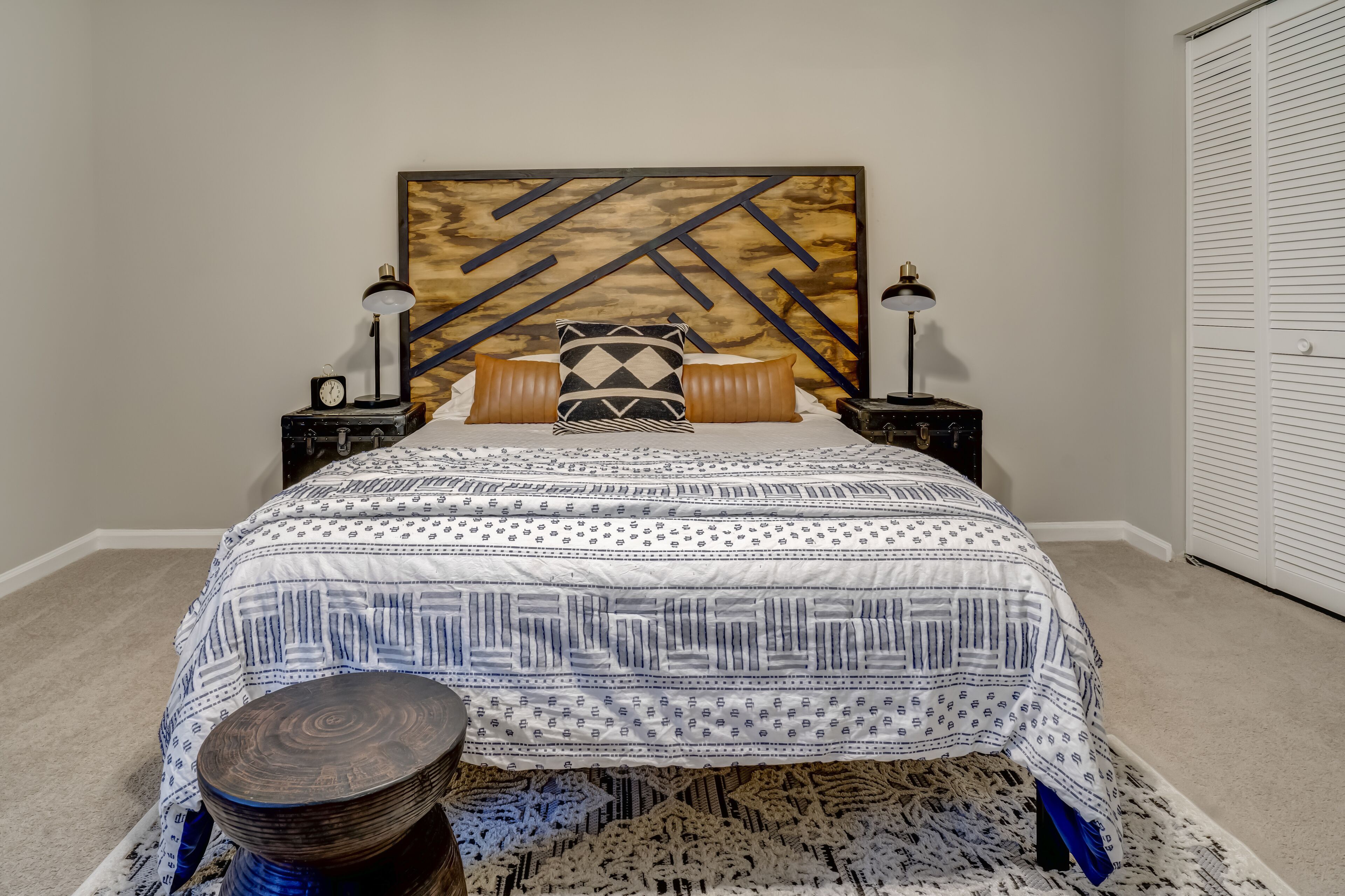 2 habitaciones, tabla de planchar con plancha y cuna de viaje 