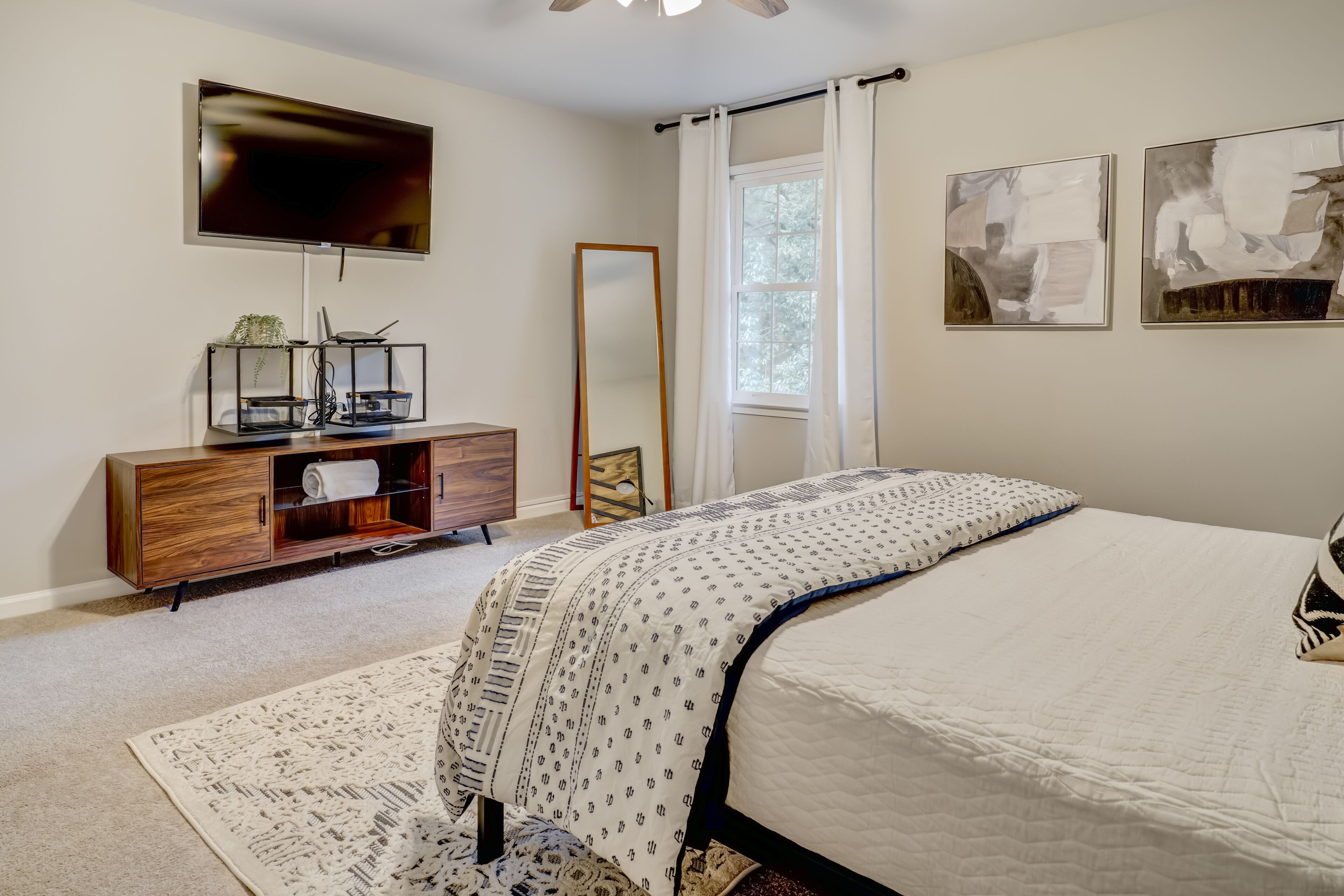 2 bedrooms, iron/ironing board, travel crib, free WiFi