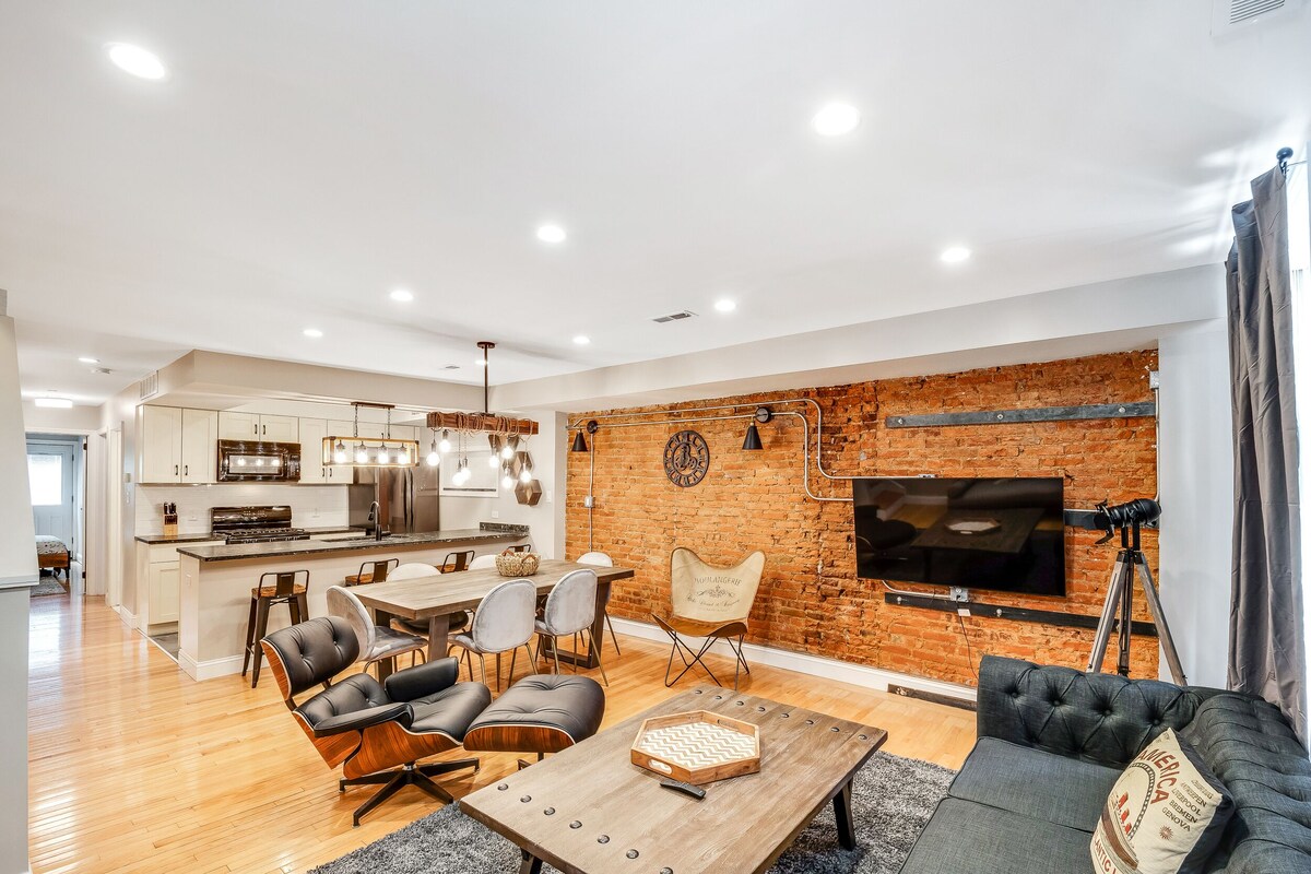 Stunning & Glamorous 3BR-3BA - Sleep 10!