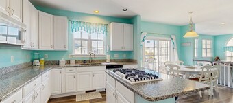 Wedgefield House in Ocean View w/Private Washer/Dryer, Free WiFi, Shared Pool