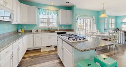 Wedgefield House in Ocean View w/Private Washer/Dryer, Free WiFi, Shared Pool