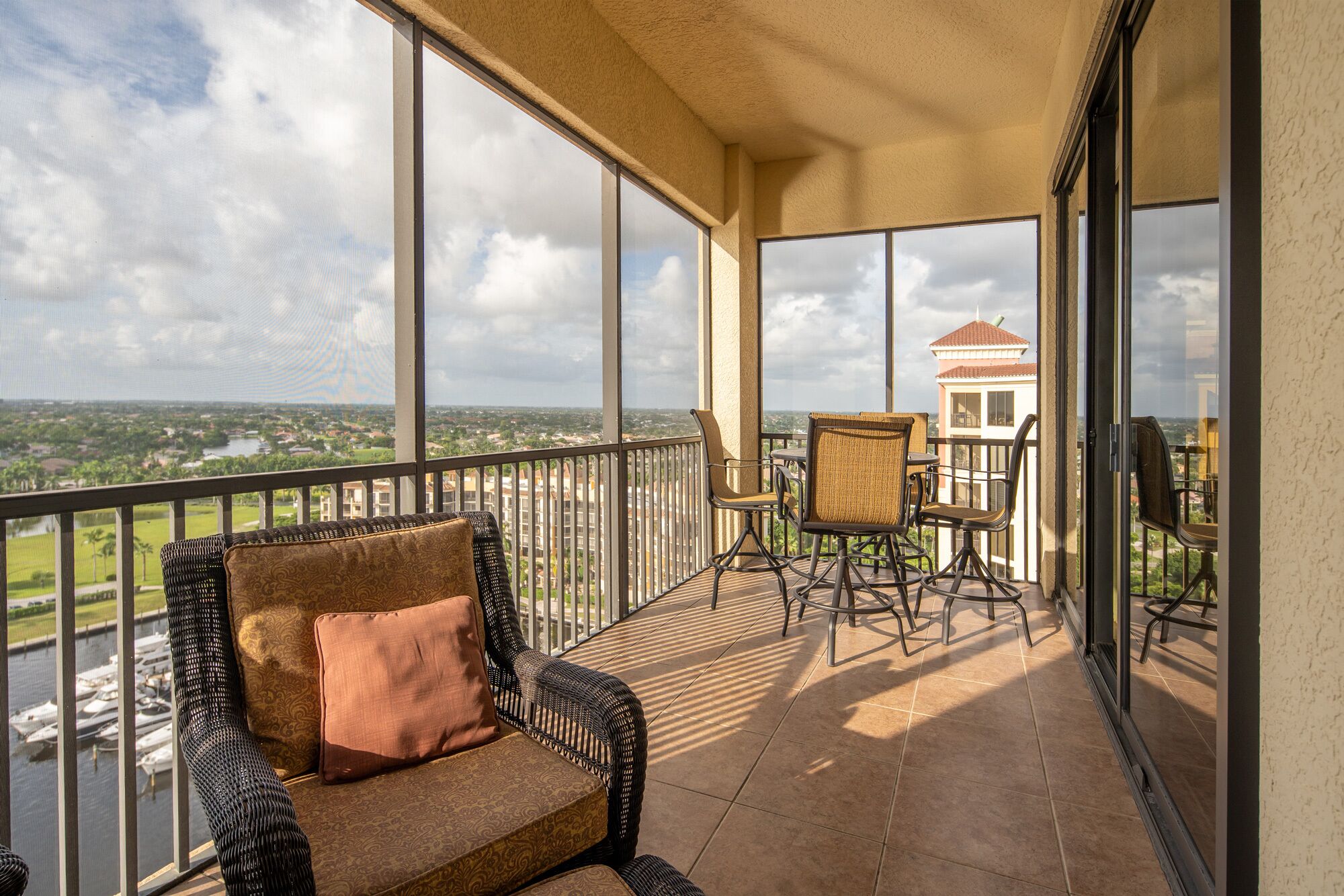 Spectacular Penthouse, Beautiful Marina Views 1504