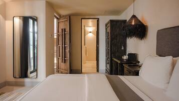 Junior Suite Deluxe. | Premium bedding, down comforters, pillowtop beds