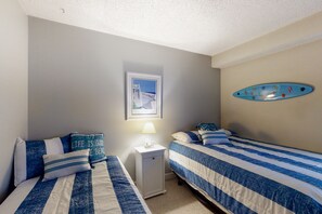 2 bedrooms, iron/ironing board, Internet, bed sheets - Well-Located Condo 2 Blocks from the Beach w/ AC & Private Laundry (Ocean City)