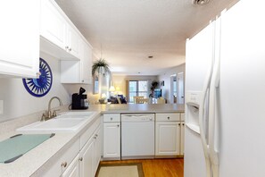 Fridge, microwave, oven, stovetop - Well-Located Condo 2 Blocks from the Beach w/ AC & Private Laundry (Ocean City)