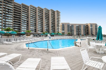 Sea Colony Condo Close to the Beach w/Free WiFi, Shared Pool, Private W/D
