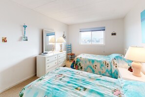 2 bedrooms, iron/ironing board, internet, bed sheets - Sunny Condo w/ Balcony, Partial Ocean View & AC - Walk to Beach/Northside Park (Ocean City)