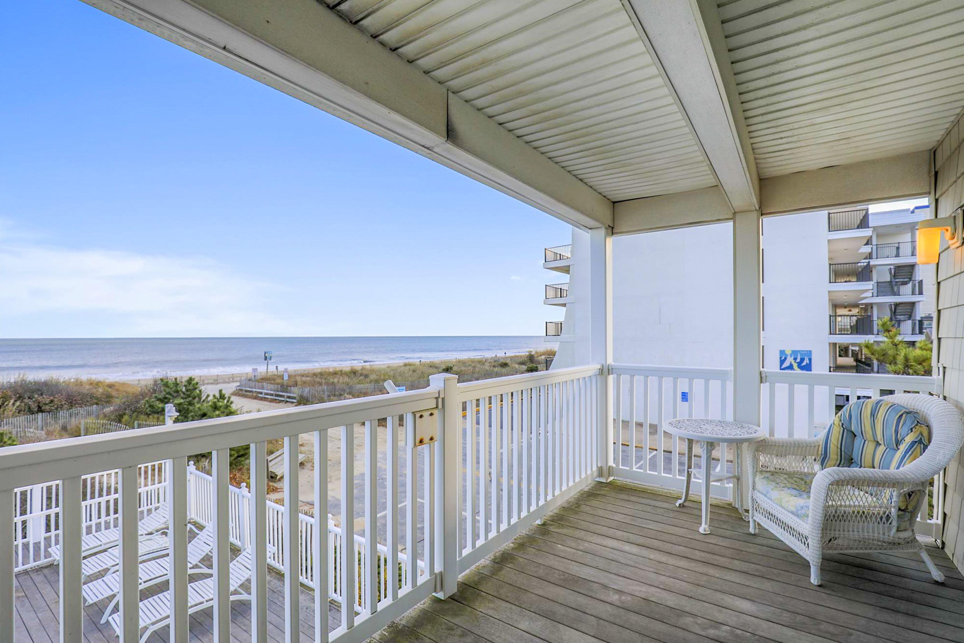 Oceanfront Townhome w/ Multi-Level Deck, Ocean Views, AC, W/D & Beach Access