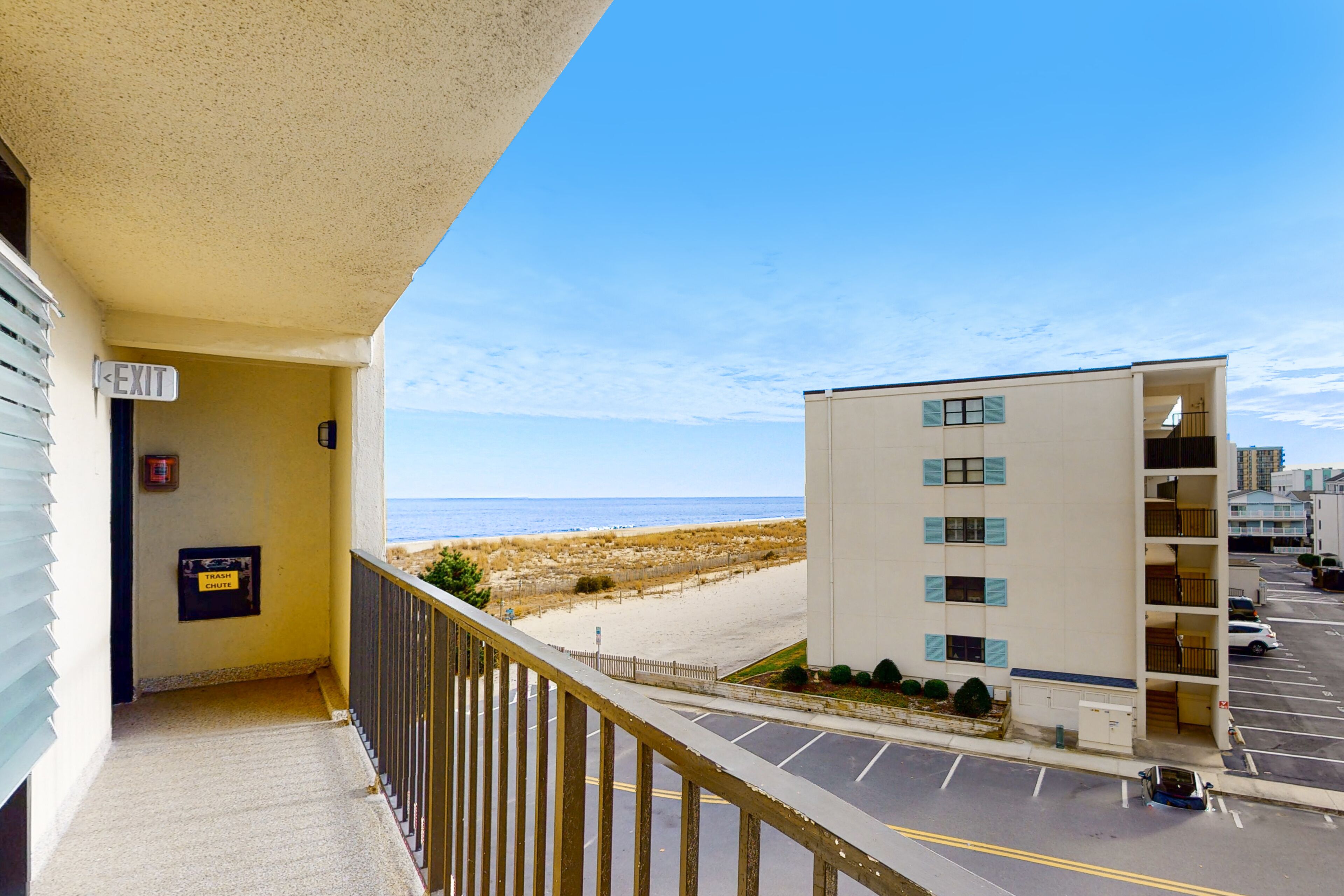 Ocean Block Condo w/ Balcony, Partial Ocean View, Central AC & Shared Pool