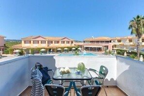 Outdoor dining - Ecoresort Hotel Zefyros (Zakynthos)