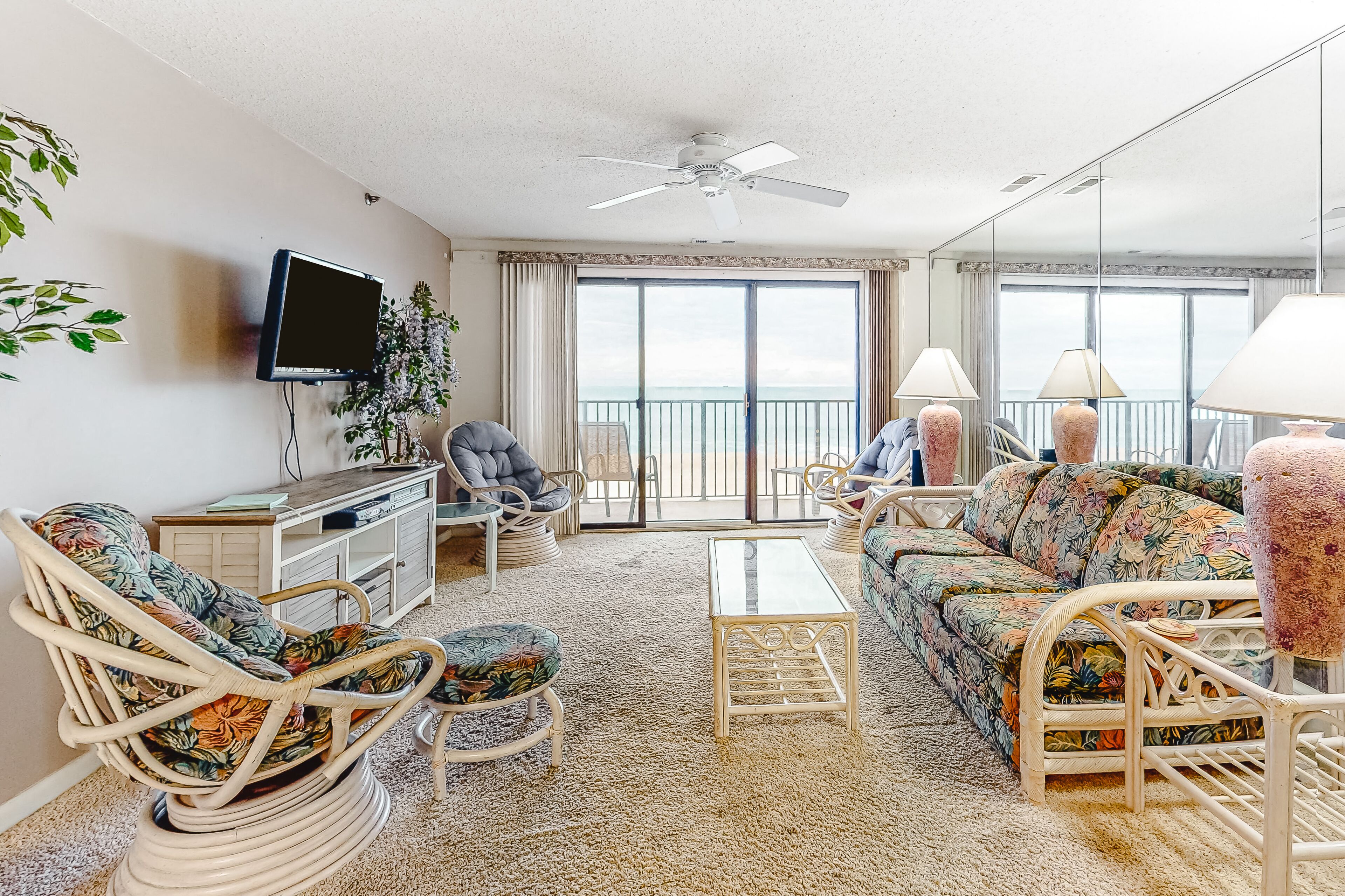 Oceanfront Condo w/ Amazing Beach View, Balcony, Central AC & Laundry