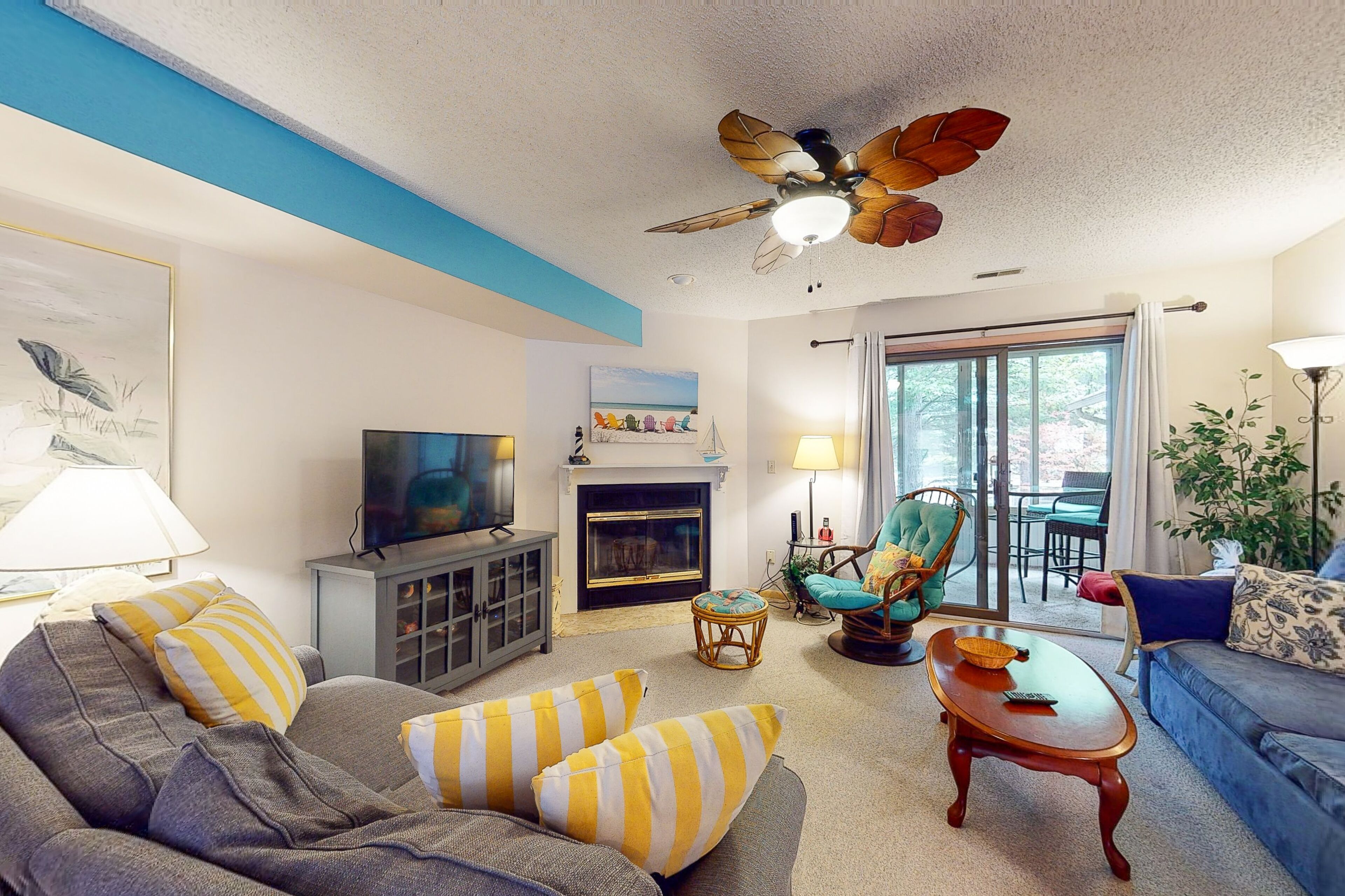Sandy Pines Townhome w/Private Washer and Dryer, Free WiFi - Attractive & Convenient