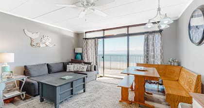 Oceanfront Condo w/ Great Beach View, Balcony, AC, W/D & Shared Pool/Tennis
