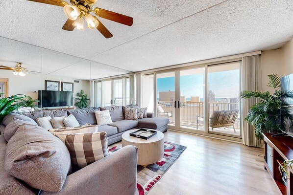 Fernseher, DVD-Player, Tischtennisplatte