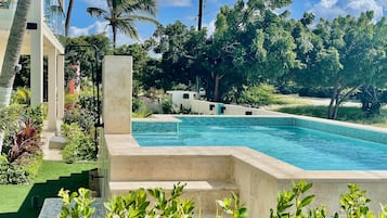 Outdoor pool, an infinity pool