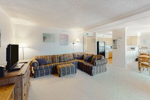 Fernseher, Kamin, DVD-Player