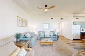 TV, DVD player - Convenient condo with balcony, outdoor lounge area, pool & WiFi (Ocean City)