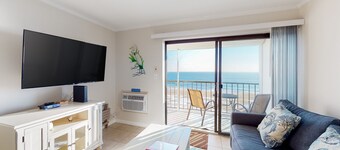 Air-Conditioned Condo Steps from the Beach w/ Balcony, WiFi, Washer/Dryer