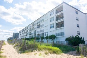 Exterior - Air-Conditioned Condo Steps from the Beach w/ Balcony, WiFi, Washer/Dryer (Ocean City)