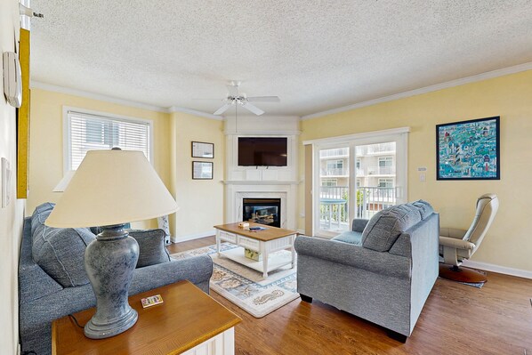 Fernseher, Kamin, DVD-Player, Bücher