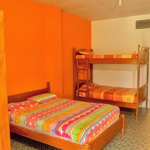 Vauvan matkasänky, ilmainen Wi-Fi, vuodevaatteet