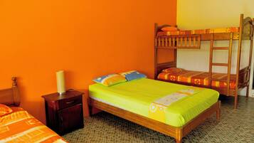 Travel cot, free WiFi, bed sheets