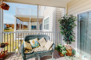 Property grounds - Kensington Court Townhouse w/Coastal Decor, Shared Pool, & Free WiFi - Near Beach (Frankford)