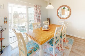 Dining - Kensington Court Townhouse w/Coastal Decor, Shared Pool, & Free WiFi - Near Beach (Frankford)