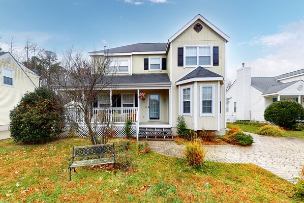 Exterior - Clearwater Home, perfectly located w/Shared Pool, Private Washer/Dryer, & WiFi (Frankford)