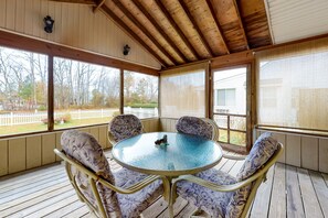 Dining - Clearwater Home, perfectly located w/Shared Pool, Private Washer/Dryer, & WiFi (Frankford)