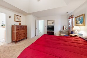 3 bedrooms, internet, bed sheets - Clearwater Home, perfectly located w/Shared Pool, Private Washer/Dryer, & WiFi (Frankford)