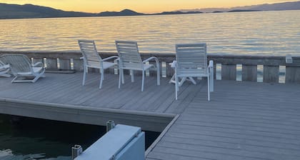 Lake Front Condo - You’ll never want to leave! Licensed. Air conditioned.