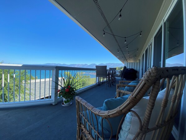 Terrace/patio - Lake Front Condo - You’ll never want to leave! Licensed. Air conditioned. (Polson)